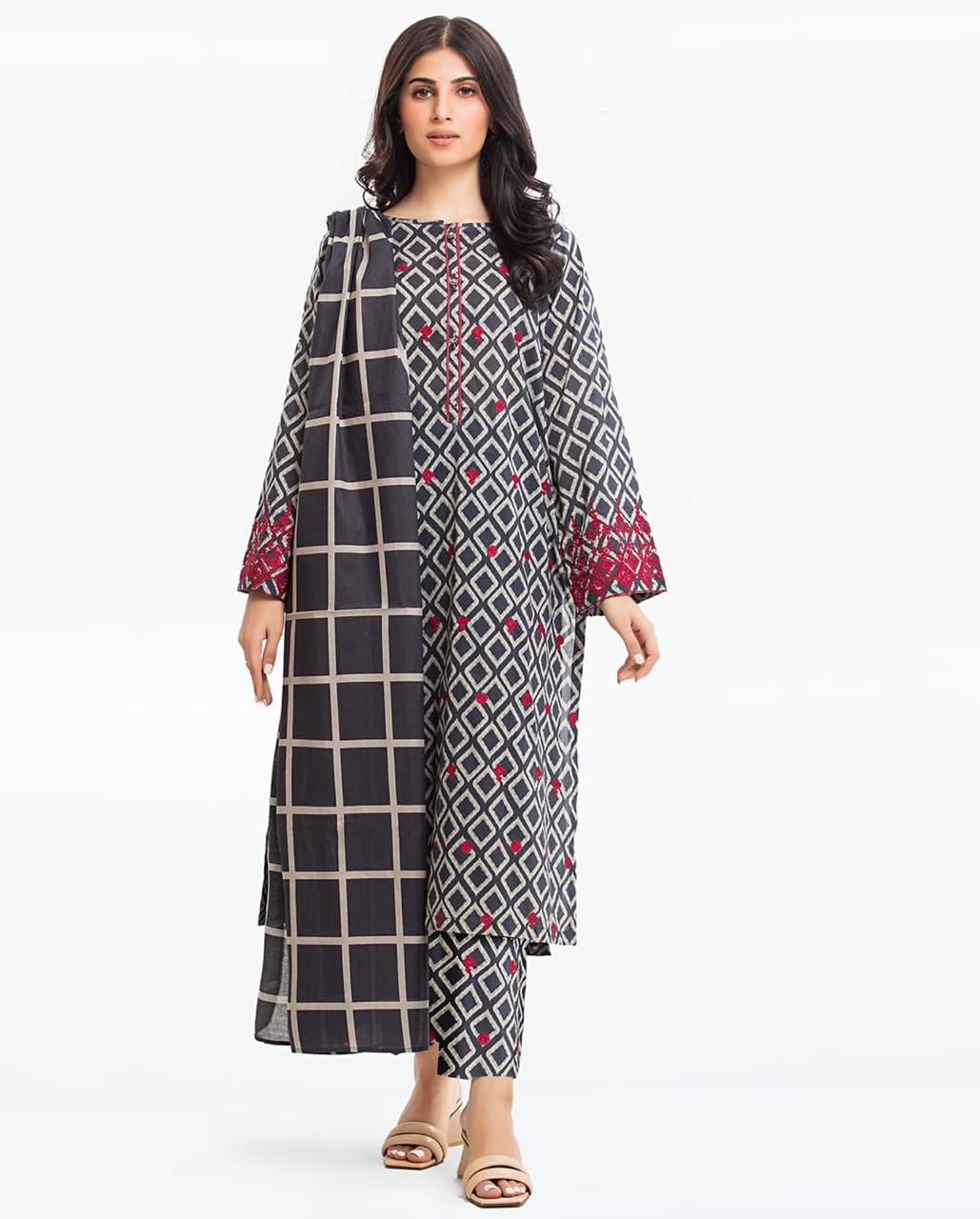 Elegant Embroidered Lawn Suit with Chiffon Dupatta – 3 Piece Unstitched Women’s Outfit