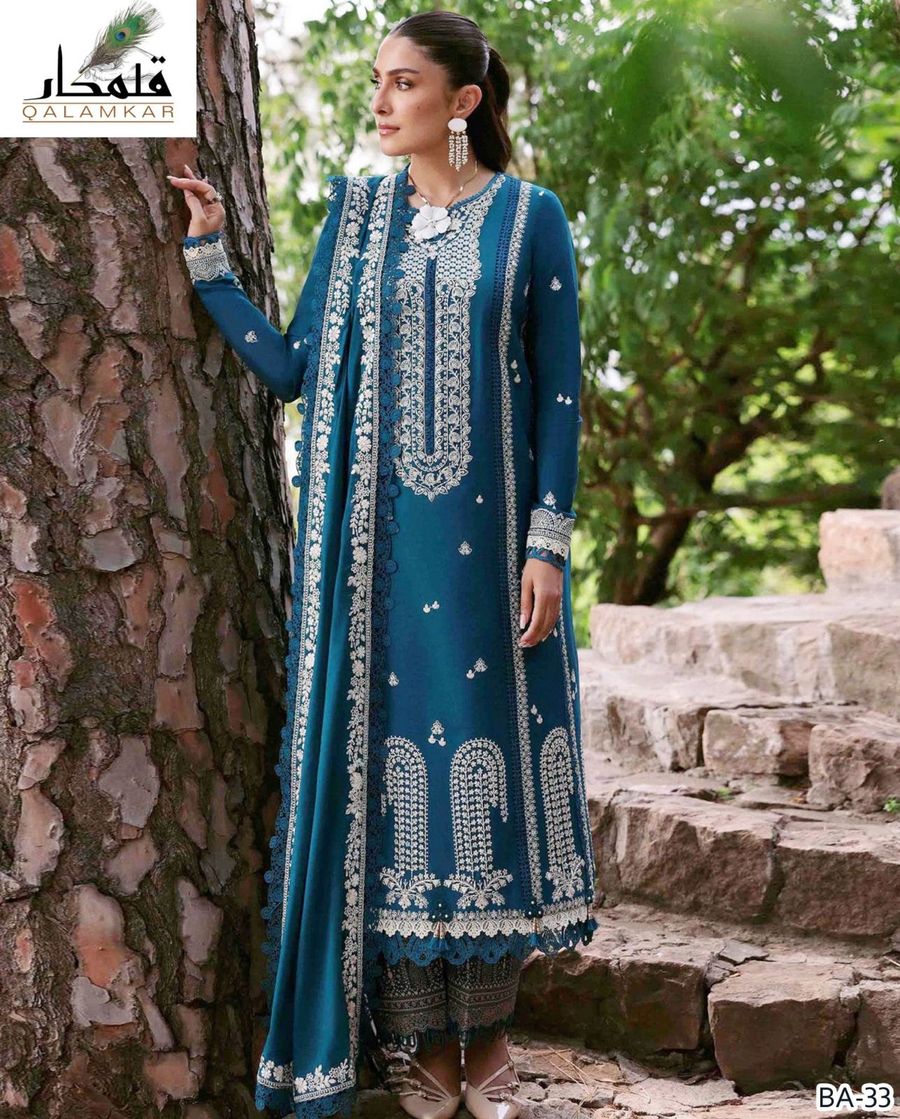 Elegant Embroidered Lawn Suit with Chiffon Dupatta – 3 Piece Unstitched Women’s Outfit