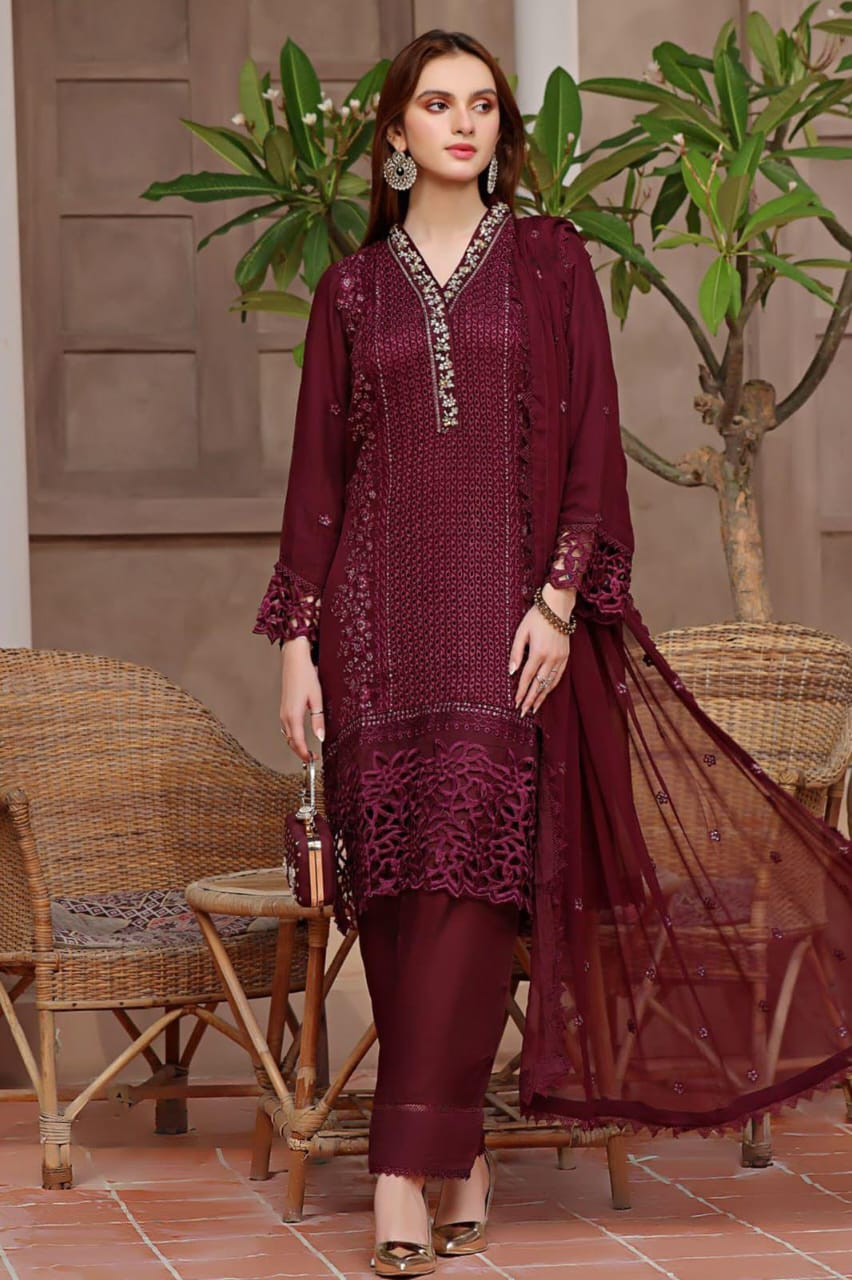 Elegant Embroidered Lawn Suit with Chiffon Dupatta – 3 Piece Unstitched Women’s Outfit